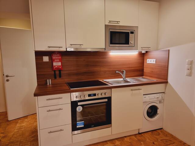 Sissi Royal Suite – Inner City 4 bedroom apartment gallery image 2