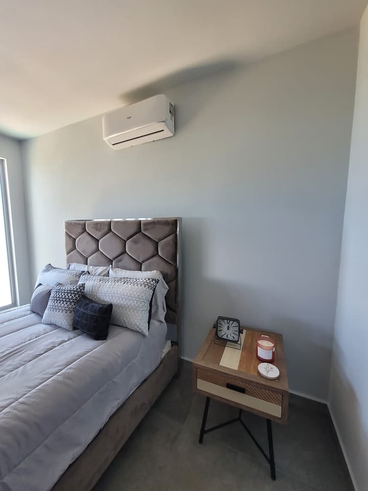 卧室# 3标准双人床