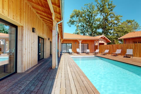 New pool/A/C villa, heated pool