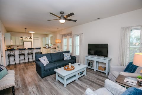 Successful Airbnb property: Charming 3BR~Close to Manteo attractions & beach! in Manteo