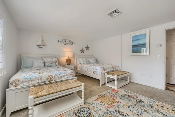 Guest Room: 2 Full 