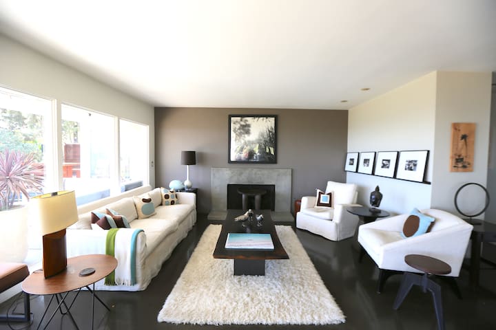 Modern Hollywood Oasis with Panoramic View