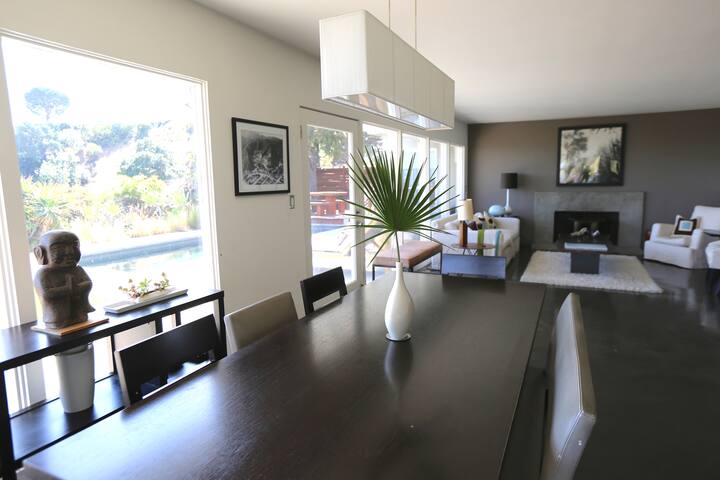 Modern Hollywood Oasis with Panoramic View gallery image 5