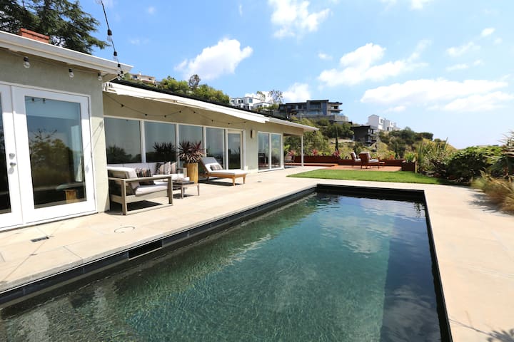 Modern Hollywood Oasis with Panoramic View gallery image 2