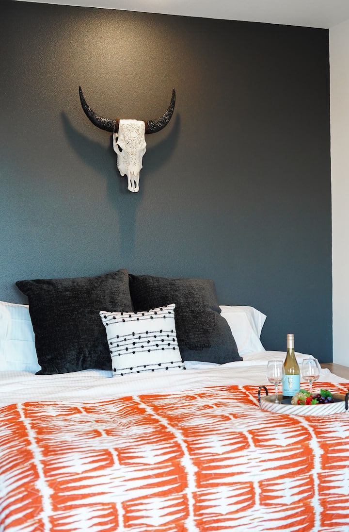 Пик във вила 2
Леглото тип Кинг може да се превърне в 2 единични легла за тези, които споделят една стая. 