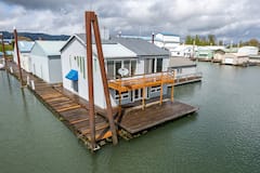 Houseboat+in+Scappoose+%C2%B7+%E2%98%854.95+%C2%B7+3+bedrooms+%C2%B7+3+beds+%C2%B7+2+baths