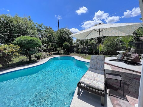 4BR/2.5BTH Pool home with Outdoor Kitchen