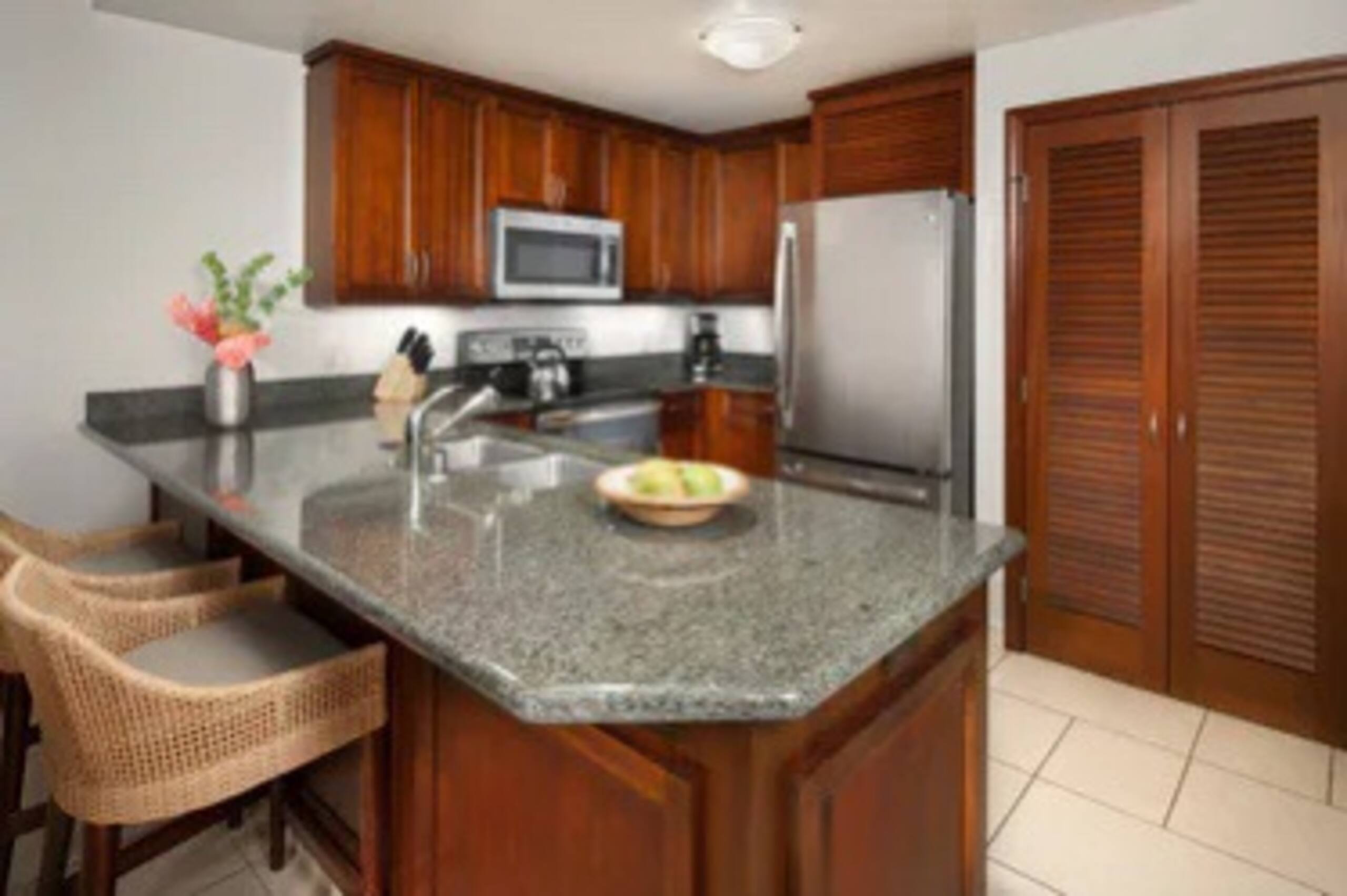 Condo in Lahaina · ★5.0 · 2 bedrooms · 4 beds · 2 private baths - Image 7