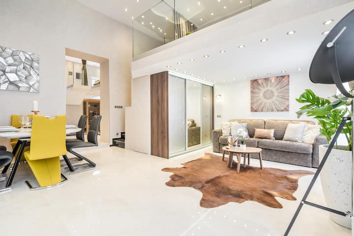 Luxurious 3-bedroom Apartment In The Center - Budapest