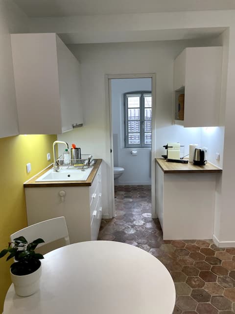 Popular Airbnb listing: Air-conditioned studio in the heart of Avignon in Avignon