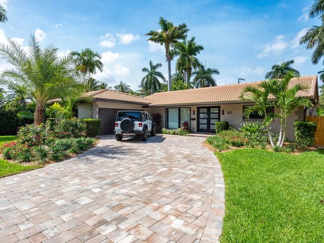 * Amazing Family Home in Hollywood FL gallery image 2