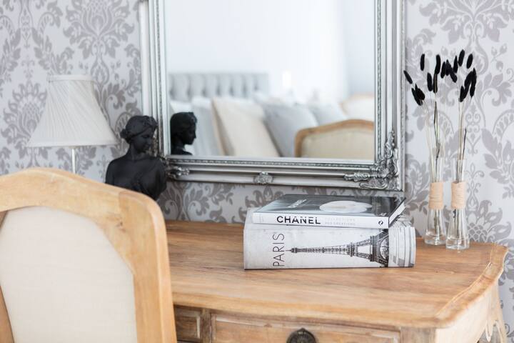 Just redecorated house /garage/3mins to Paddington gallery image 2