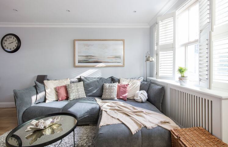 Just redecorated house /garage/3mins to Paddington gallery image 3