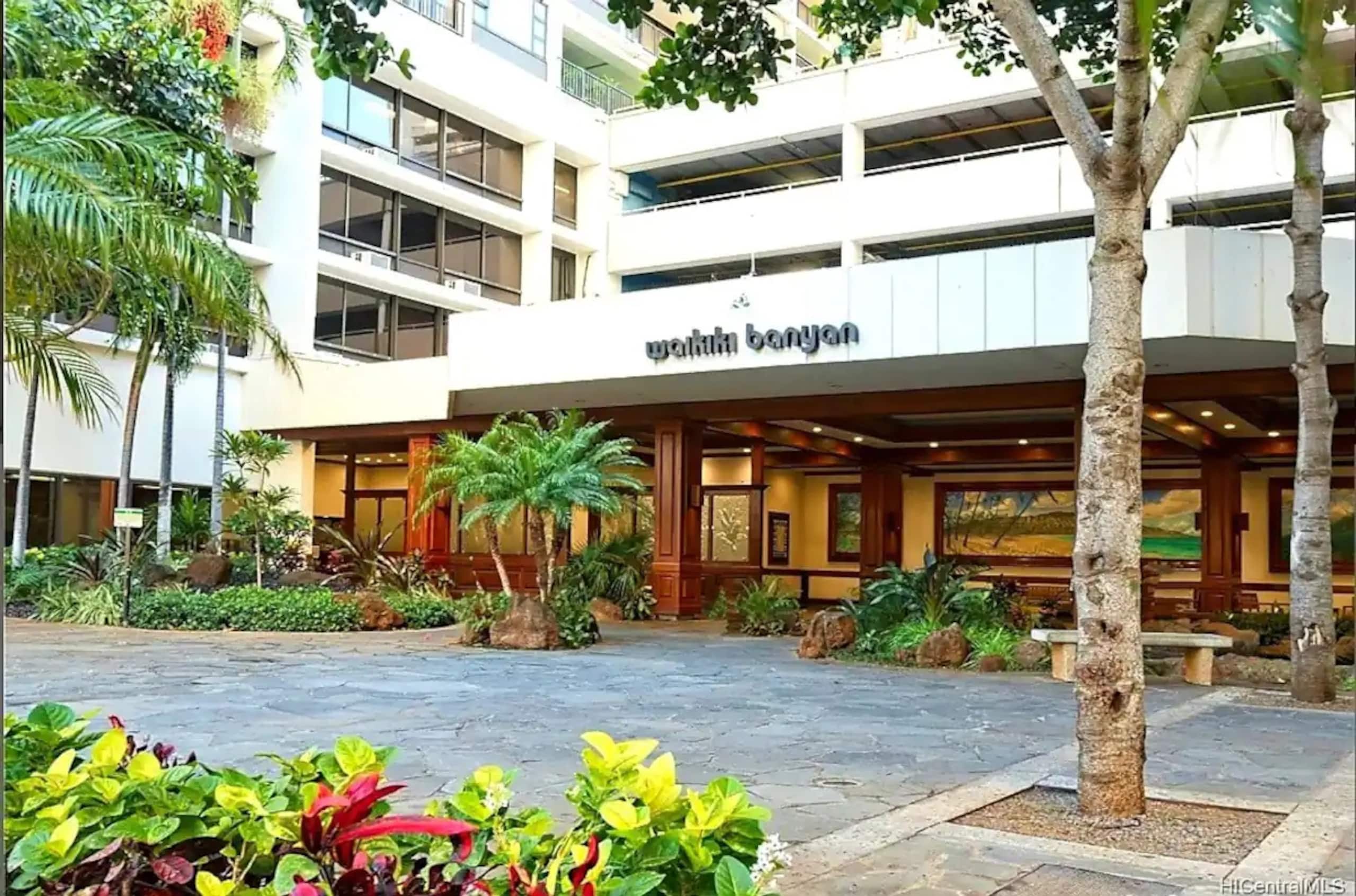 Condo in Honolulu · ★4.97 · 1 bedroom · 2 beds · 1 private bath - Image 29