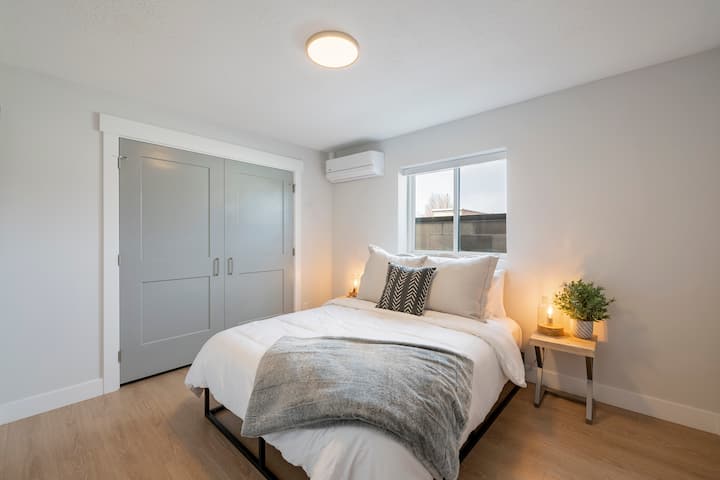 La camera da letto tre include anche un grande armadio per riporre vestiti, coperte, nebbia per cuscini e cioccolatini al tuo arrivo! 