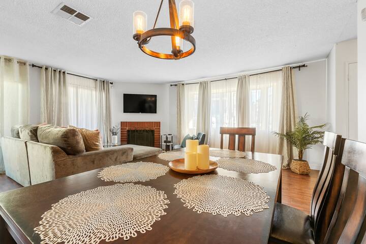 SOFI | LAX | CRYPTO | FORUM 4bd Los Angeles Home gallery image 2