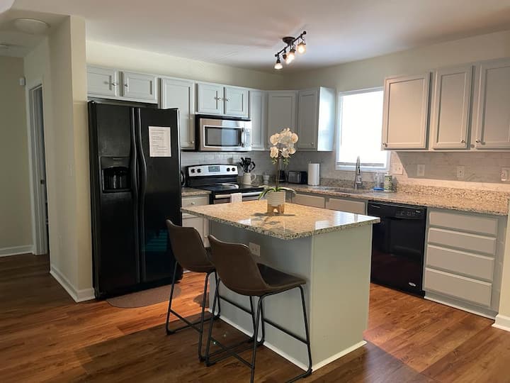Beautiful Home Close To Dowtown Greenville - Greenville, SC