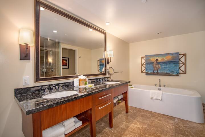 Spacious suite w/private balcony,oceanfront resort gallery image 3