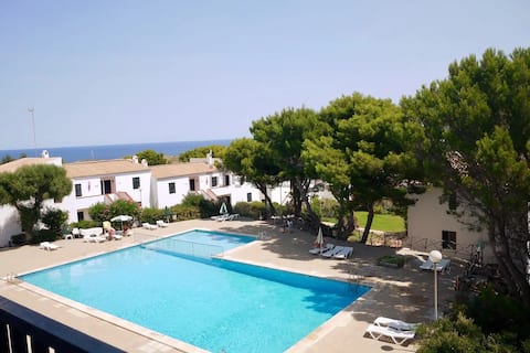 Delightful apt near the sea with pool view