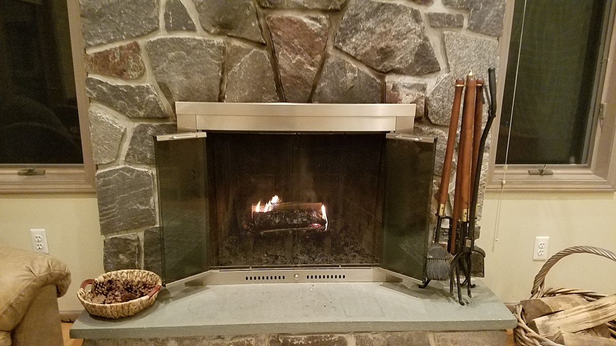 Successful Airbnb property: EAT, DRINK, PLAY ... and Relax in Windham in Windham