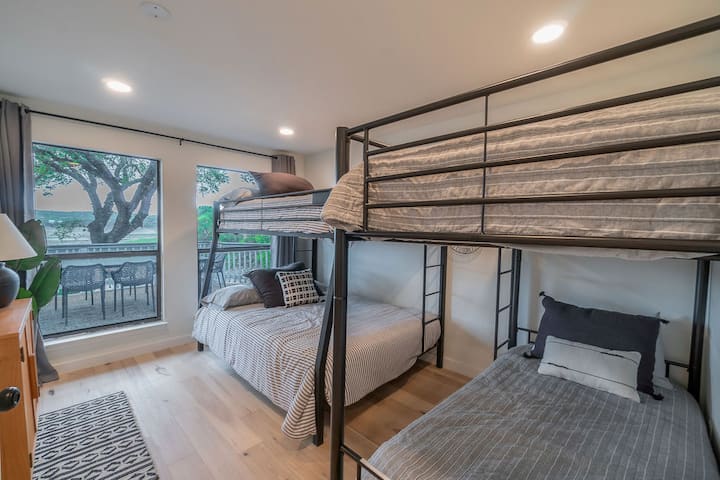 Соба на спрат (долу)