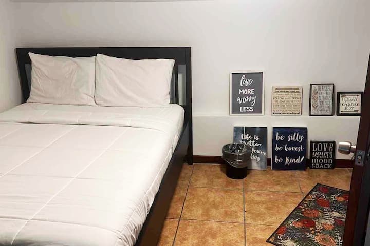 Izba 2 veľké dvojlôžko (Queen Bed) s pohodlným matracom 