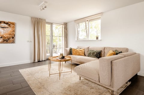 Bright 120 m2 Water Villa 20 min from Amsterdam