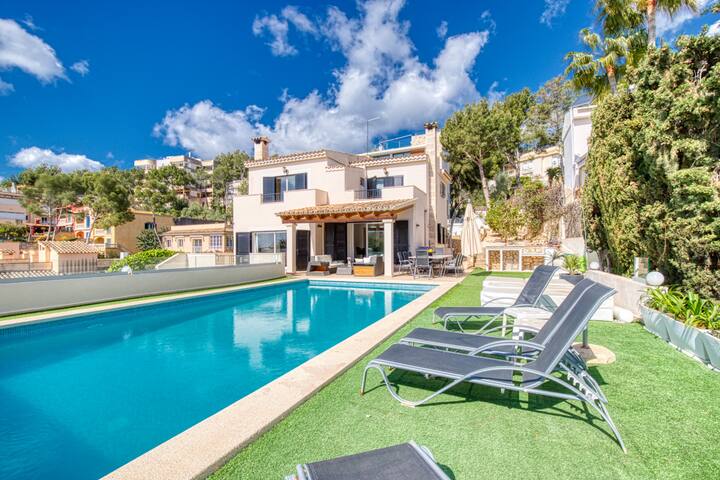 Magnifica villa con piscina y vistas al mar gallery image 3