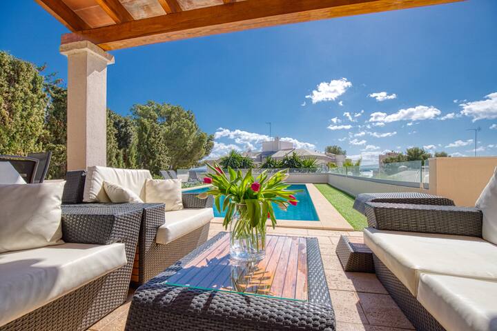 Magnifica villa con piscina y vistas al mar gallery image 4