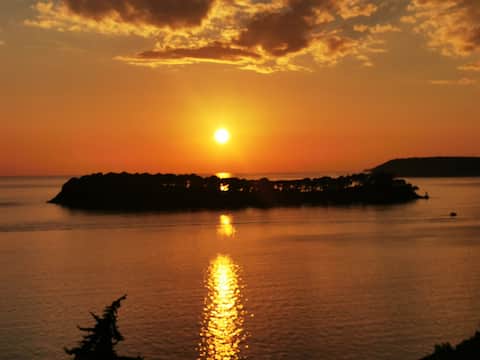 Popular Airbnb listing: Relax & Enjoy in Lozica
