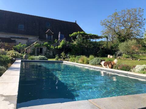 Charming Caussenarde house with pool