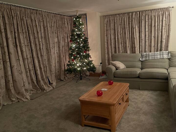 5 Ensuite Bedrooms, Hot Tub, Parking, Dogs Welcome - North Wales
