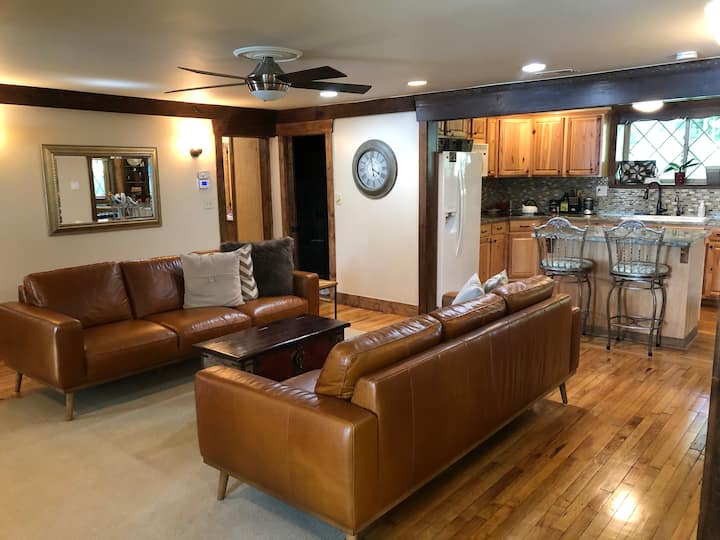 Private 3 Bedroom Lake Cottage - Lake Orion, MI