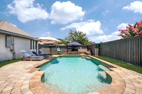 Charming Plano Oasis, Heated Pool, 4 BRs & PS5