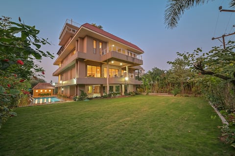 10 Hill Top Villa with Private Pool