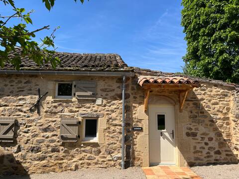 2 Bedroom Holiday Cottage with Pool