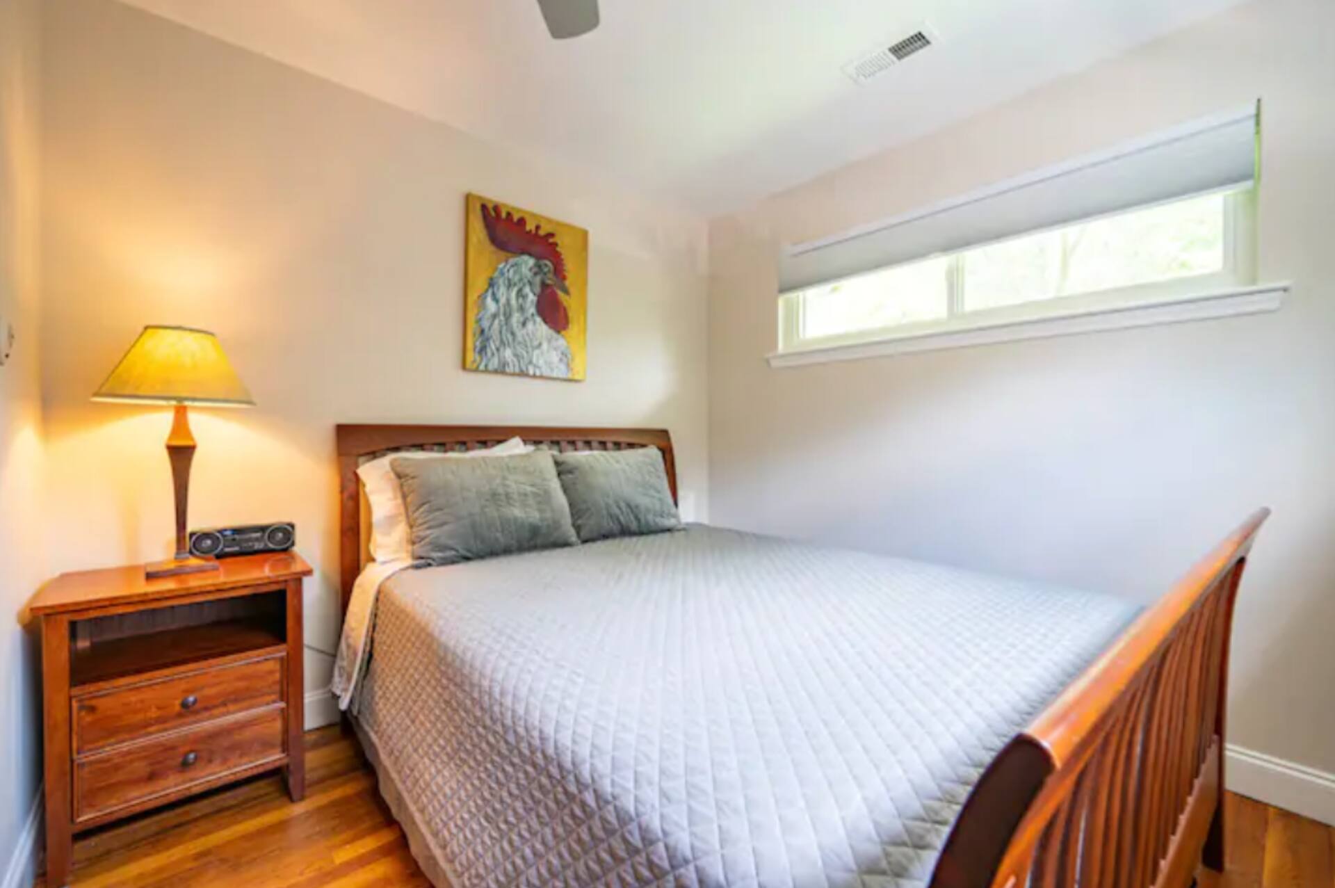 Sure Beats a Hotel -Walk to Duke/Dwntwn- King Bed — photo 4