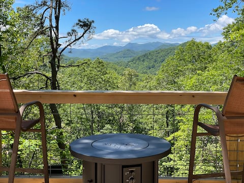 Successful Airbnb property: Read Description! Primitive hike-in cabin w/views! in Sylva / Cashiers