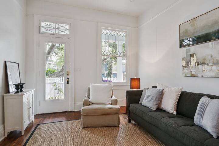 Uptown Victorian Townhouse 3 King Ensuite Bedrooms gallery image 2