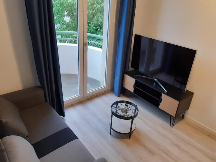 TV i madh 50 inçësh 4K UHD