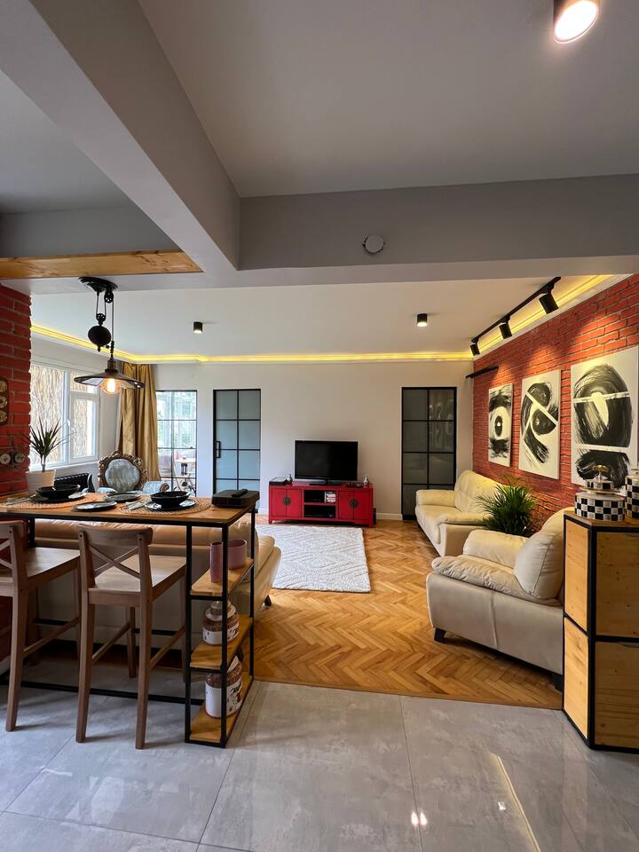 The best house you can find in the heart of city. Condominiums for