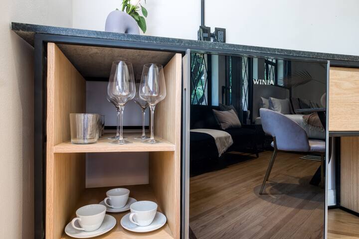 Bar+Gym & Lounge | Daily Hskp | Deluxe Suites gallery image 4