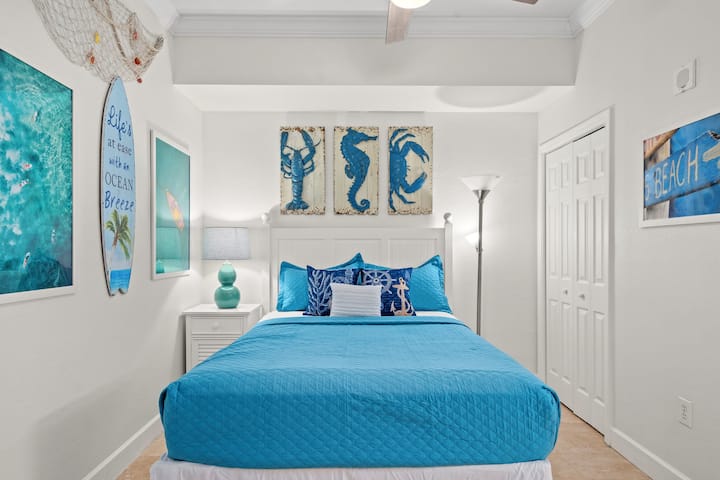 Kërko sealife nautike në këtë dhomë master queen! Të gjitha të pajisura me televizorë të rinj 4K Smart LED dhe secili me banjat e veta.