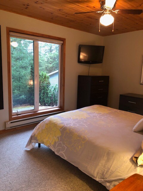 Chumba cha kulala cha Mwalimu (mwonekano wa ziwa)