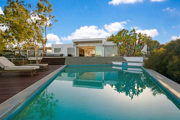 Dream House, breathtaking views. Stunning pool. gallery image 2