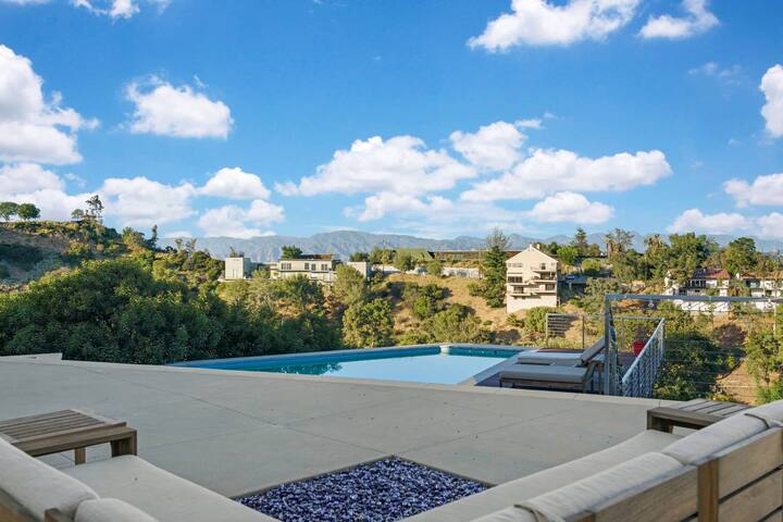 Dream House, breathtaking views. Stunning pool. gallery image 4