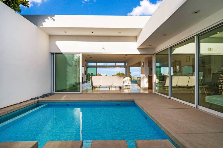 Dream House, breathtaking views. Stunning pool. gallery image 5