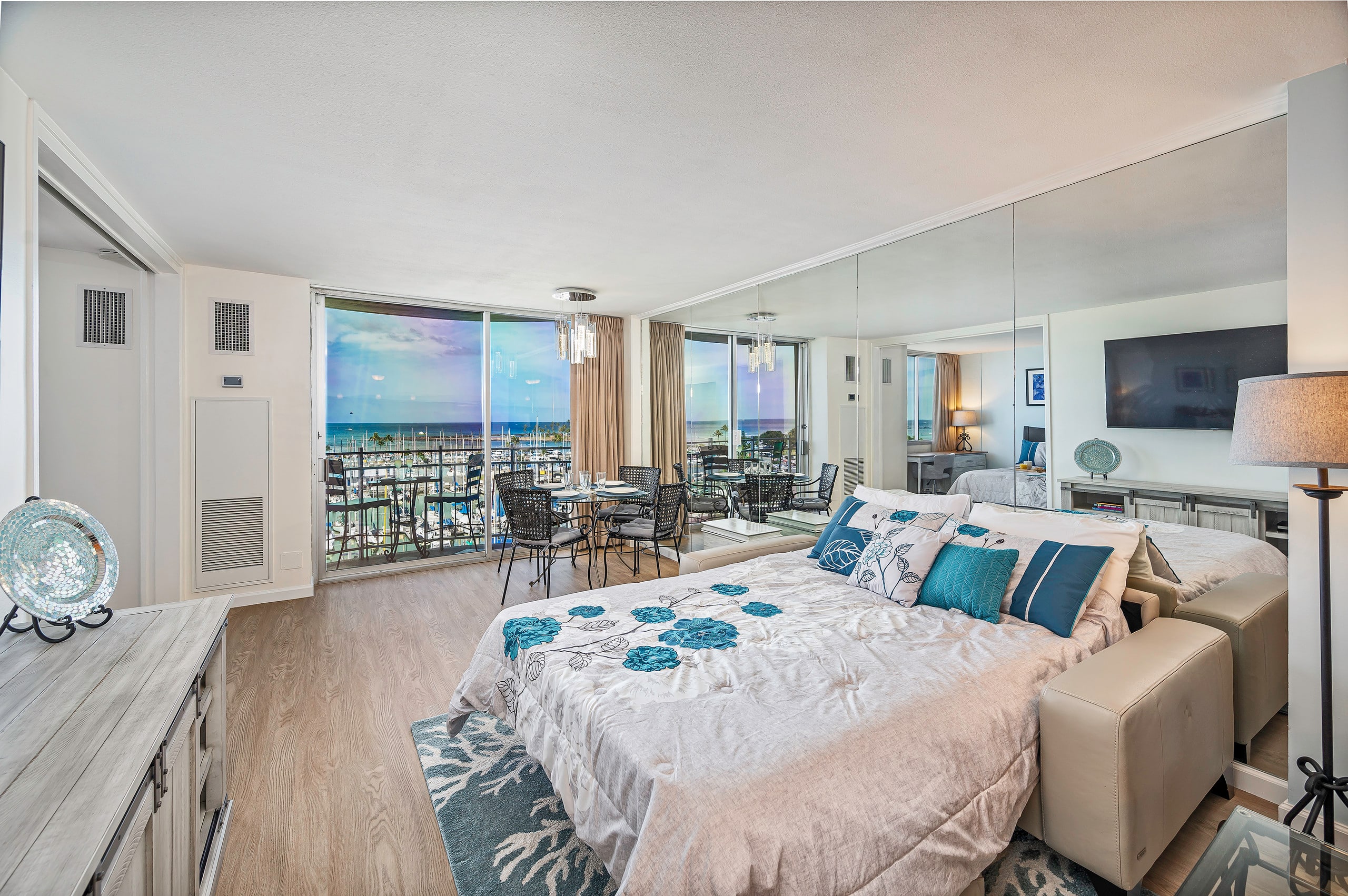 Condo in Honolulu · ★4.96 · 1 bedroom · 2 beds · 1 bath - Image 2