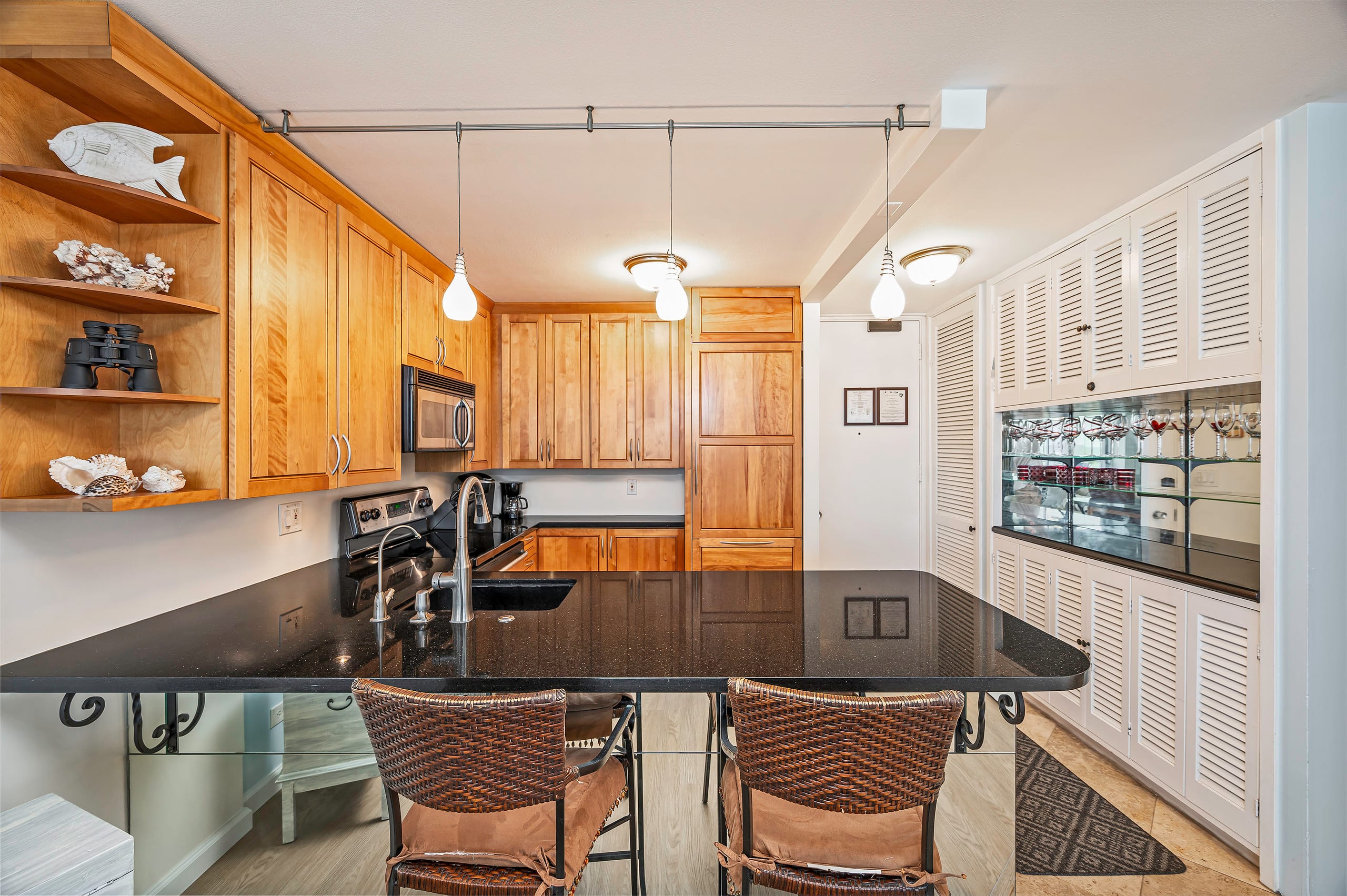 Condo in Honolulu · ★4.96 · 1 bedroom · 2 beds · 1 bath - Image 5