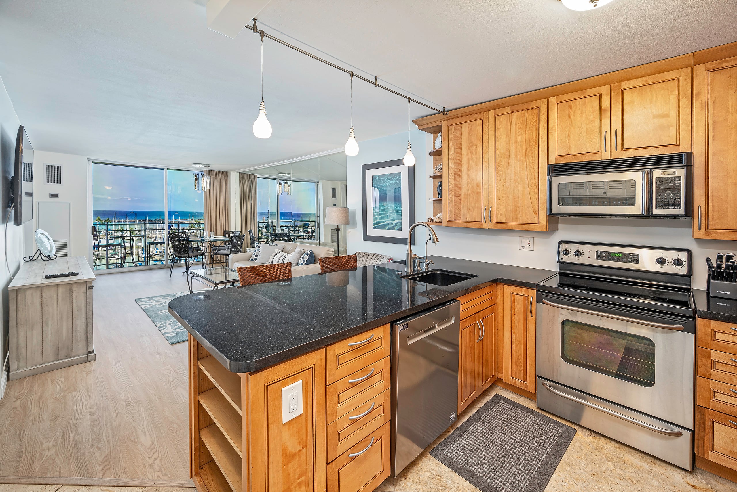 Condo in Honolulu · ★4.96 · 1 bedroom · 2 beds · 1 bath - Image 4